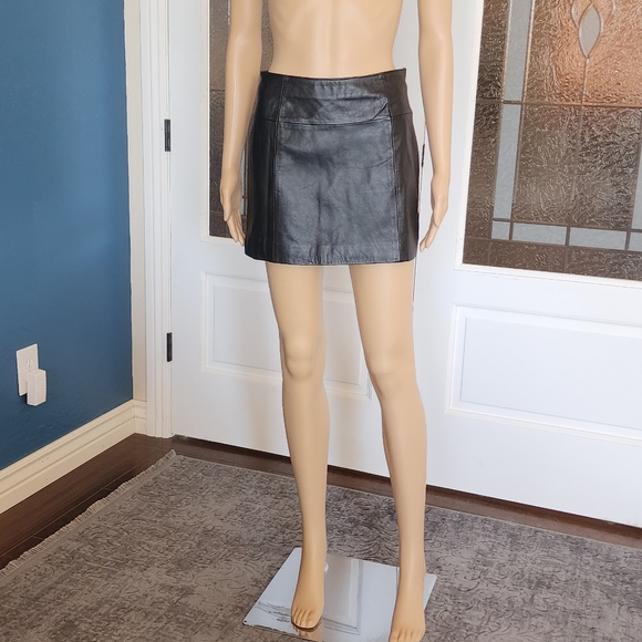 WILSONS BLACK LEATHER MINI SKIRT SZ 2 - Picture 12 of 12